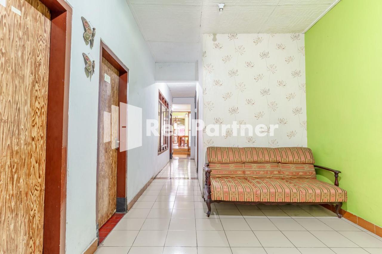 Nafisa Homestay Syariah Near Jatim Park 3 Batu Mitra Reddoorz Malang Exterior foto