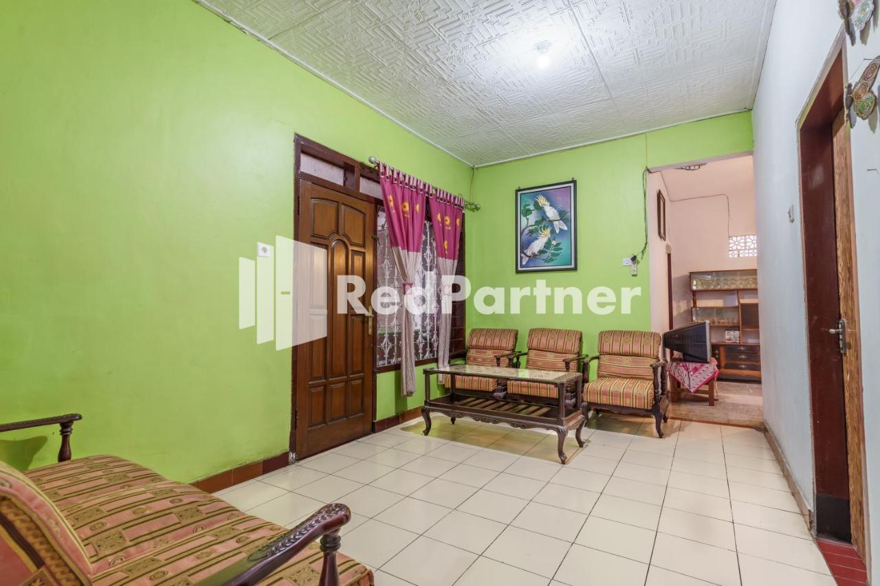 Nafisa Homestay Syariah Near Jatim Park 3 Batu Mitra Reddoorz Malang Exterior foto
